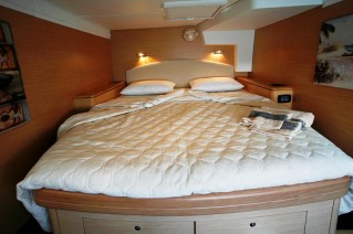 MYSTIQUE Lagoon 500 Cabin